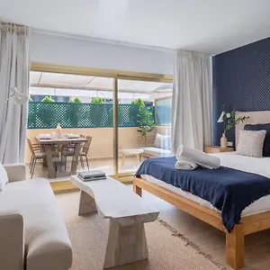 https://estudio-de-diseo-ideal-para-parejas-primera-lnea-de-playa.1costadelsol.com